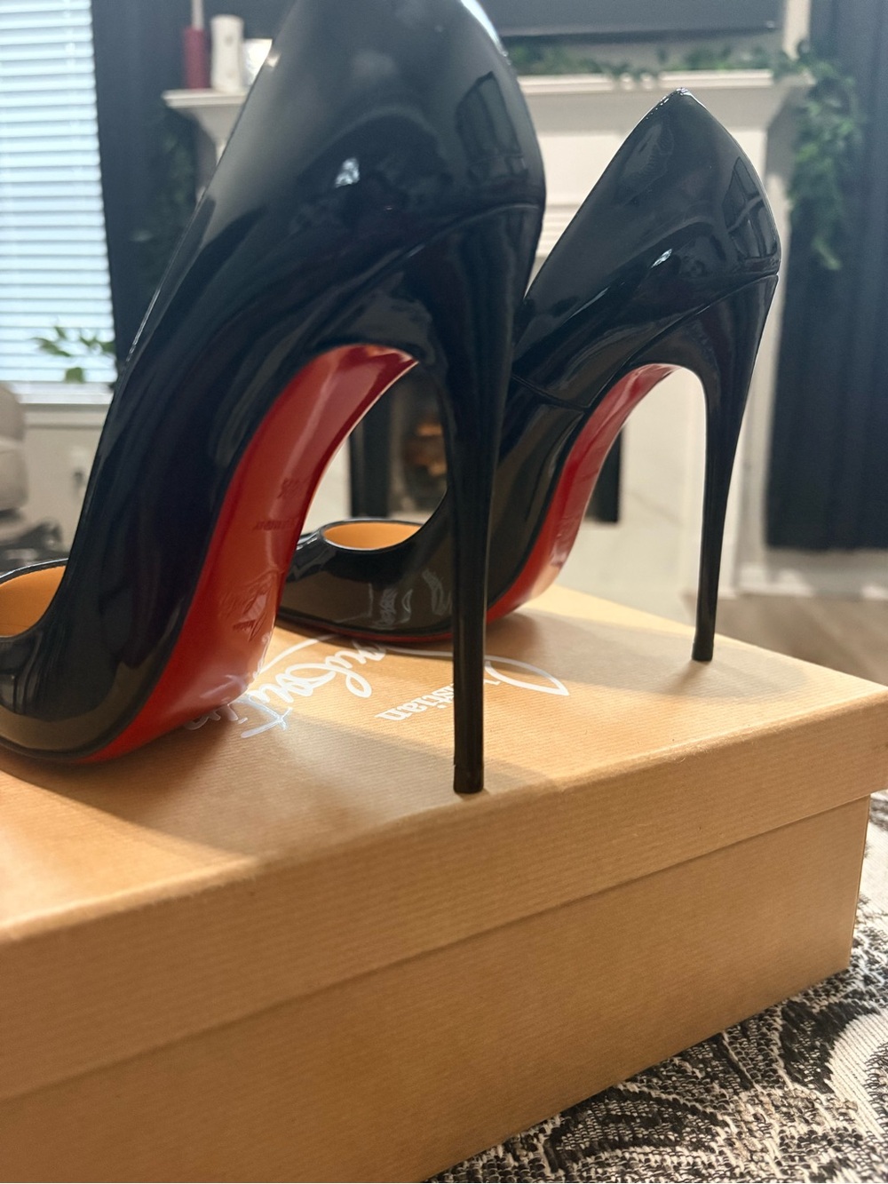 Beautiful Black Authentic Christian Louboutin “So Kate 120 Patent Pumps” - Picture 6 of 10